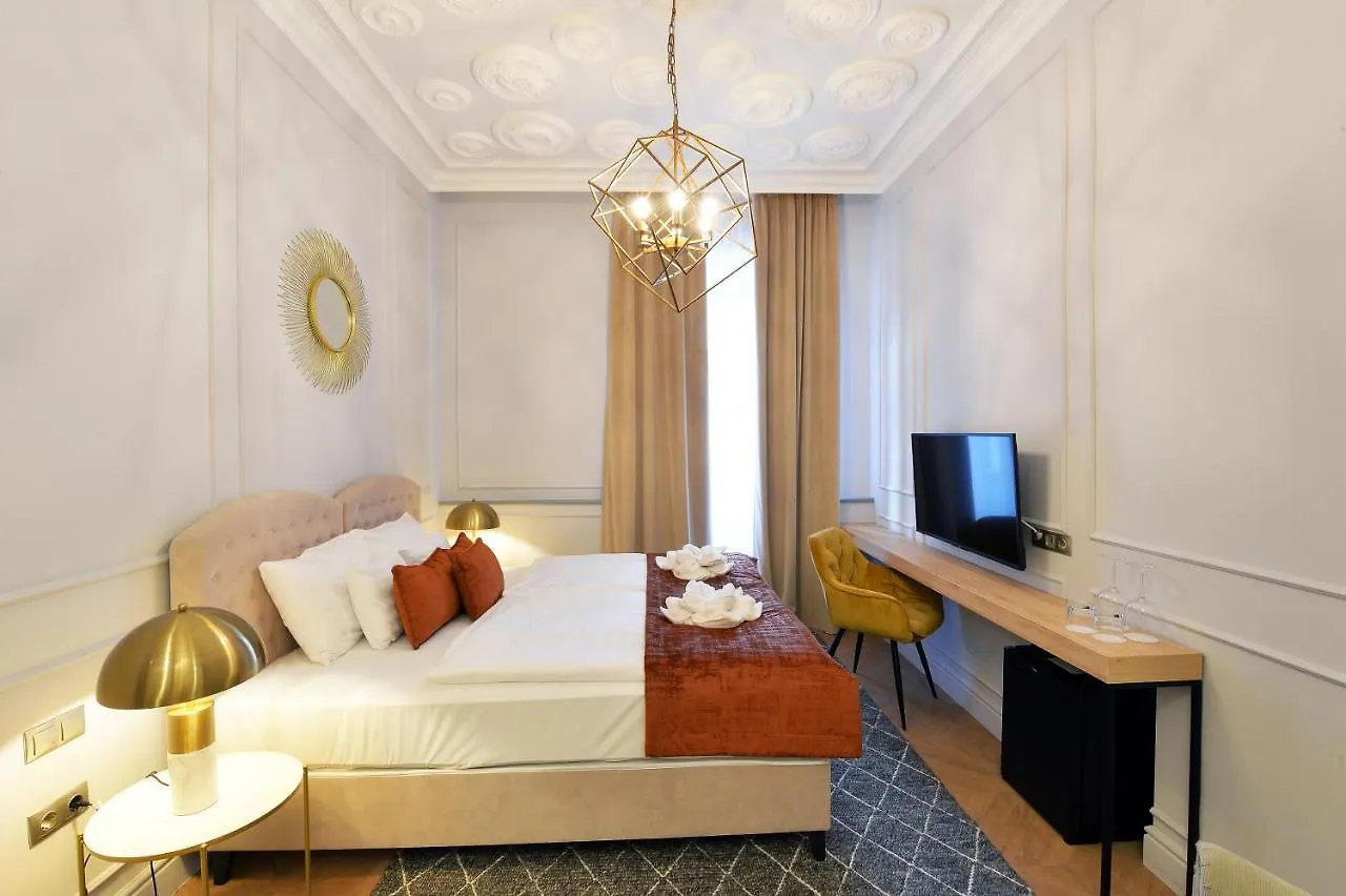 1552 Boutique Hotel Eger 4*,